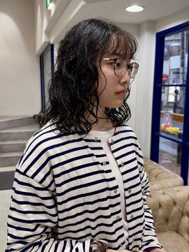 ウクラ バイ レシッド 池袋(uchla by rcid) 前髪パーマでふんわりスパイラルパーマミディ☆ウェーブヘア