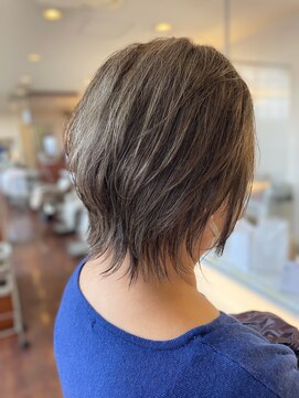 白髪ぼかし/白髪活かし/ナチュラルショート/オリーブカラー