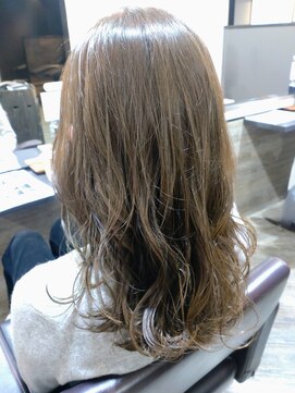 イルミナカラー　ツヤ感ヌードベージュ