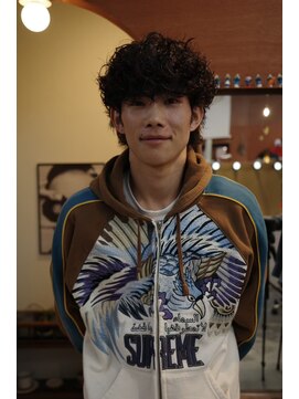 エディ(Edy) メンズパーマ波巻きスパイラルパーマスペインカールマッシュ岡山