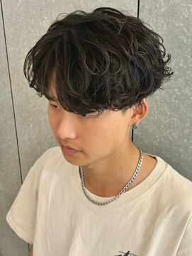 ニアウ 新宿(Niau) MEN’S/リバースセンターパート/ニュアンスパーマ/新宿