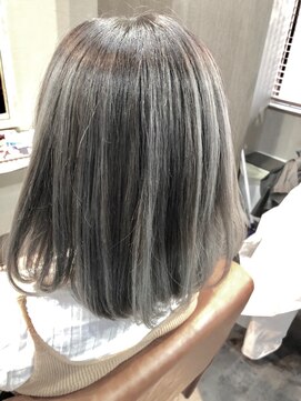 ヘアーアンドスパ トリコ(Hair&Spa torico) シルバーグレー バレイヤージュ