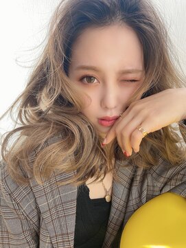 ヴォア(VOA) 【当店オススメ】ハイトーンブリーチのミルクティーカラー