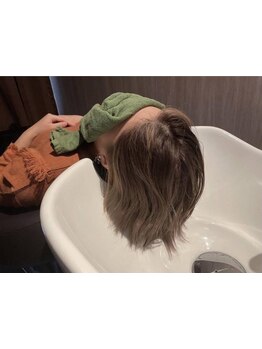 【駐車場完備】美髪の土台作りは頭皮から☆アロマ香るヘッドスパで癒しのひと時をお過ごしください♪