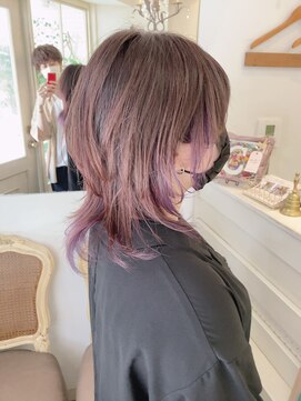 アミュレ(Amule) 紫インナーカラーのウルフミディアム色落ちも楽しめるカラー