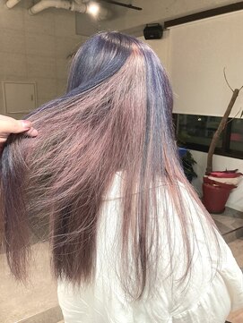 コワファーストナガサキシャンプーボーイ(COIFF1RST NAGASAKI SHAMPOO BOY) インナーカラー ピンクベージュ×ラベンダー