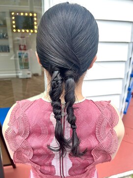 バズ(BUZZ) ツインポニーヘアアレンジ★秋山