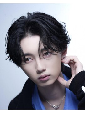 リップス 仙台annex(LIPPS) センターパートウルフヘアフェザーパーマ毛流れニュアンスメンズ