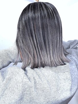 ブレイズヘアー(BLAZEhair) 【筋感強め】ホワイトシルバーバレイヤージュ×ブリーチ２回