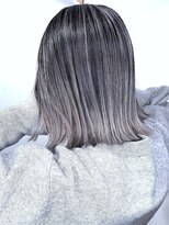 ブレイズヘアー(BLAZEhair) 【筋感強め】ホワイトシルバーバレイヤージュ×ブリーチ2回