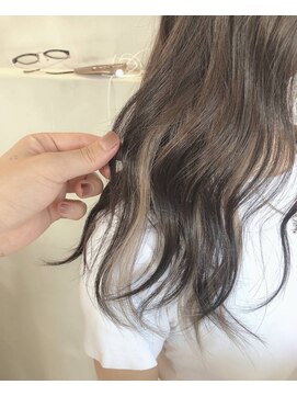 アミリ(AMiRI.) インナーカラー★イヤリング★ホワイトベージュ