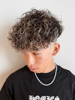 ルーシー 渋谷(LUCEY)&nbsp;スペインカールハイライトスパイラルパーマフェード極道パーマ