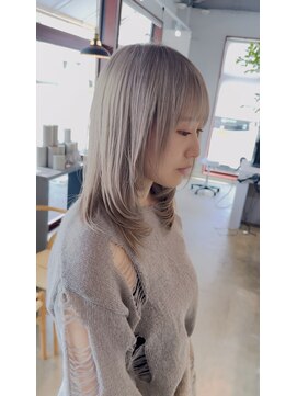 レイヤーカット/ホワイトベージュ