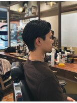 カムレイドフォーライフ(COMRADE 4 LIFE)&nbsp;大人のセンターパート　刈り上げ無しで整ってるのが良いポイント