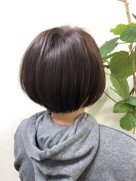 ララ(LALA) グラデーションボブでお首細見え