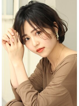 サーカス バイ ビュートリアム 青山(CIRCUS by BEAUTRIUM) 大人可愛い 2way耳掛け ショートボブ