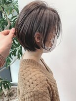 ステア ケース(stair case)&nbsp;大人かわいいショートボブセンターパートハンサムショート耳かけ