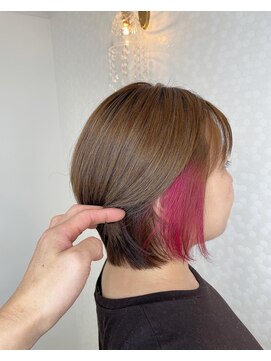 ヘアーアンドメイク ドレス(DRESS) 白髪ぼかしハイライト＆イヤリングカラーピンク