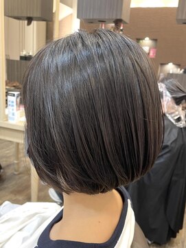 アルターリール(aL ter Rire) 前下がりレイヤーボブ/中村郁未