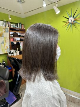 シースティア(siistia) 《グレージュ×ミディアムボブ》