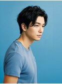 カジュアルファッションとの相性も抜群、無造作パーマショート