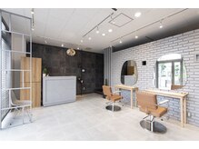 ソレイユ(soleil.)の雰囲気（グレーとウッドをベースにした落ち着いた雰囲気）