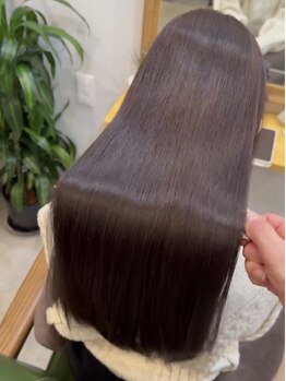 【艶感メテオ(ネオメテオストレート)】髪質改善*風になびくような自然なストレートヘアに。[平塚/平塚駅]