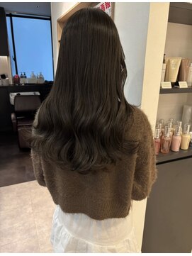 【担当きょうこ】赤み消しカラー透明感ベージュ艶髪ロング