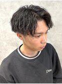 緩めツイストスパイラルパーマ刈り上げショートセンターパート