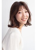 ほどけたようなウェーブで作る抜け感ミディー