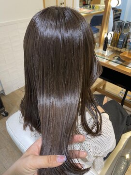 ネオリーブ チロル 横浜西口店(Neolive CiroL.) 柔らかくすみベージュ グレージュ ミディアム