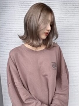 シエル(Ciel) グレージュ×外ハネボブ 韓国風レイヤーボブ
