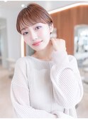  20代30代大人可愛いグレージュカラー斜めバングショートボブ