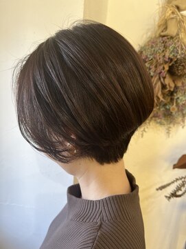 ロウスリー(Lowsly) 大人ショートボブくびれレイヤー30代40代50代白髪ぼかし茅ヶ崎