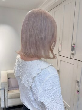 ベレーザ 渋谷(BELEZA) 10702秋色ミルクティーベージュホワイトアッシュ韓国耳かけボブ