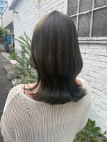 ヴィヴィッド オモテサンドウ(ViViD omotesando)&nbsp;20代　30代　オリーブベージュ　くびれミディアム