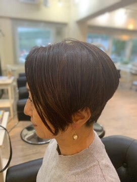 ウエスト オーランド(WEST O LAND) 前下がりショート