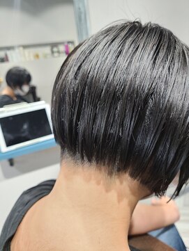 ピース(Peace) 刈り上げ女子