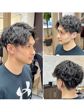 スケッチ(SKETCH) ツイストスパイラルパーマ センターパートスタイル
