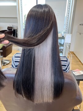 ルッツ(Lutz. hair design) ホワイティインナーカラー【千代田彩夏】