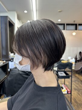 美容室 夢先案内 丸みショート+ミルクティーインナー