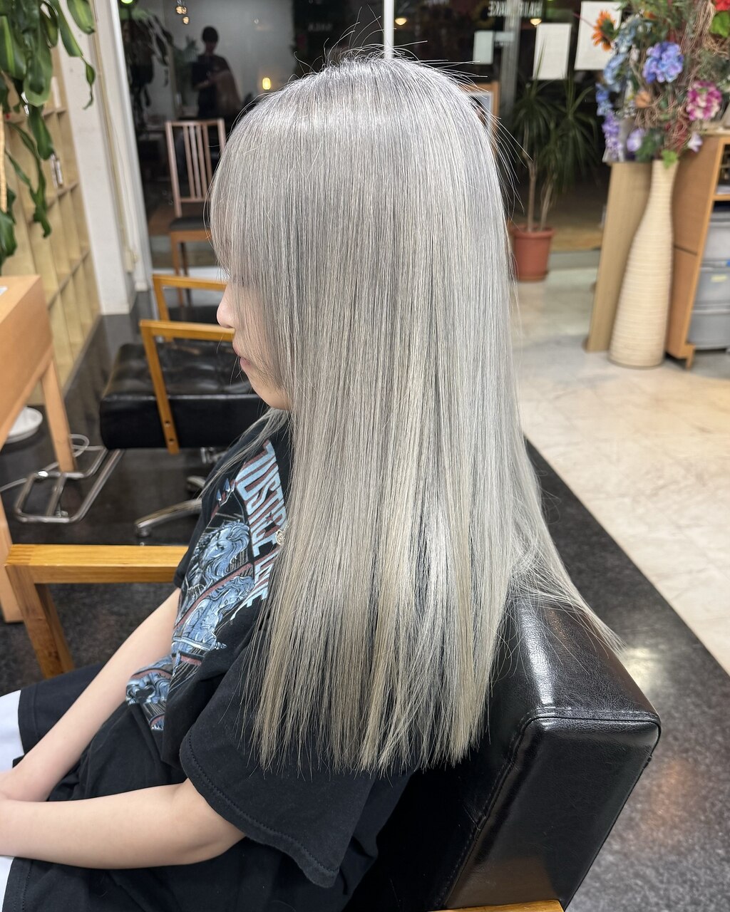 ホワイトシルバー ホワイトカラー：L210934689｜サラ HAIR&MAKE SALA