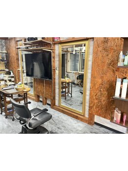 【夜20時まで営業！】オシャレで落ち着いた雰囲気の店内でホッと一息を―。行きたいときにすぐ行ける♪