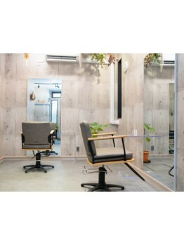 完全予約制のゆったり落ち着いたプライベート空間になりますので、リラックスしてお過ごし頂けます…＊