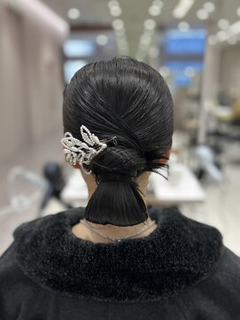 アフロート トウキョウ(AFLOAT TOKYO) 【高木美緒】ピタッとタイトなシニヨンアレンジ