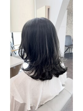 エムスリー ソリス(EMU THREE SOLIS) ミディアムレイヤー