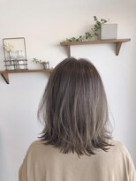 アン アトレ(Un Atre)&nbsp;ミディアムレイヤースタイル