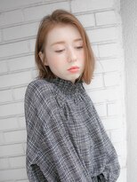 ルティア(Lutia) クリーミーベージュ センターパート ボブ