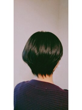 チーモ ハッピー ヘア メイク(CheeMo happy hair make) 女性らしいショートスタイル