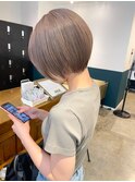 ショートボブ×ハイトーングレージュ　stylist 中村瑞貴